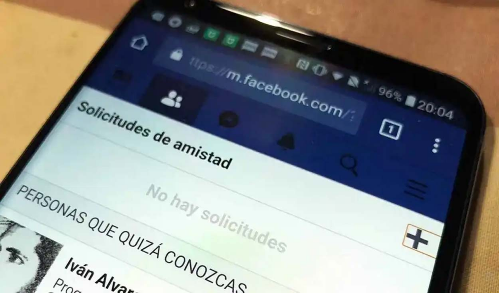 Cómo Facebook te sugiere amigos