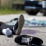 ¿Por qué se salen los zapatos en un accidente?