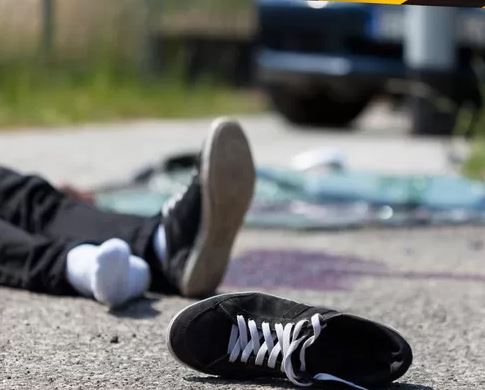 ¿Por qué se salen los zapatos en un accidente?