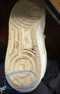 ¿Por qué mis zapatos se desgastan del talón?