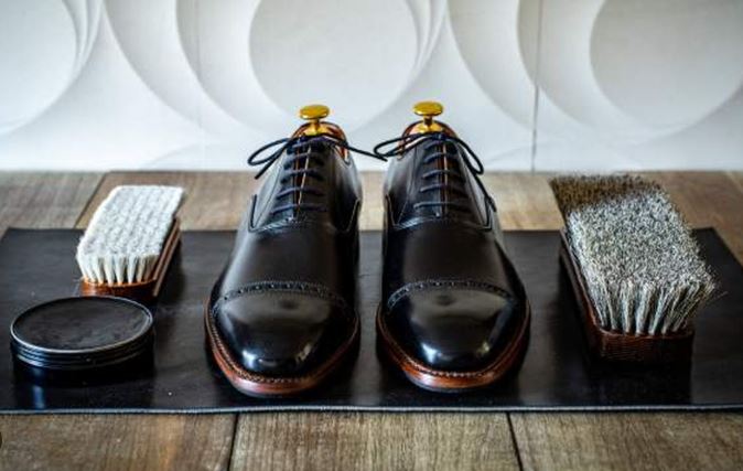 Cómo sacar brillo a los zapatos
